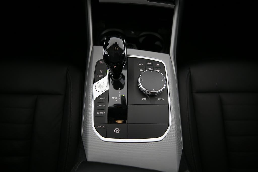 BMW 320d xDrive SAG-image-8
