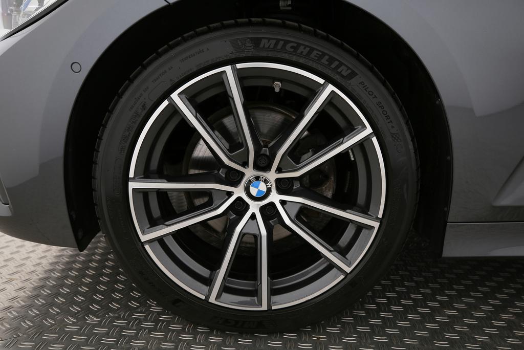 BMW 320d xDrive SAG-image-16
