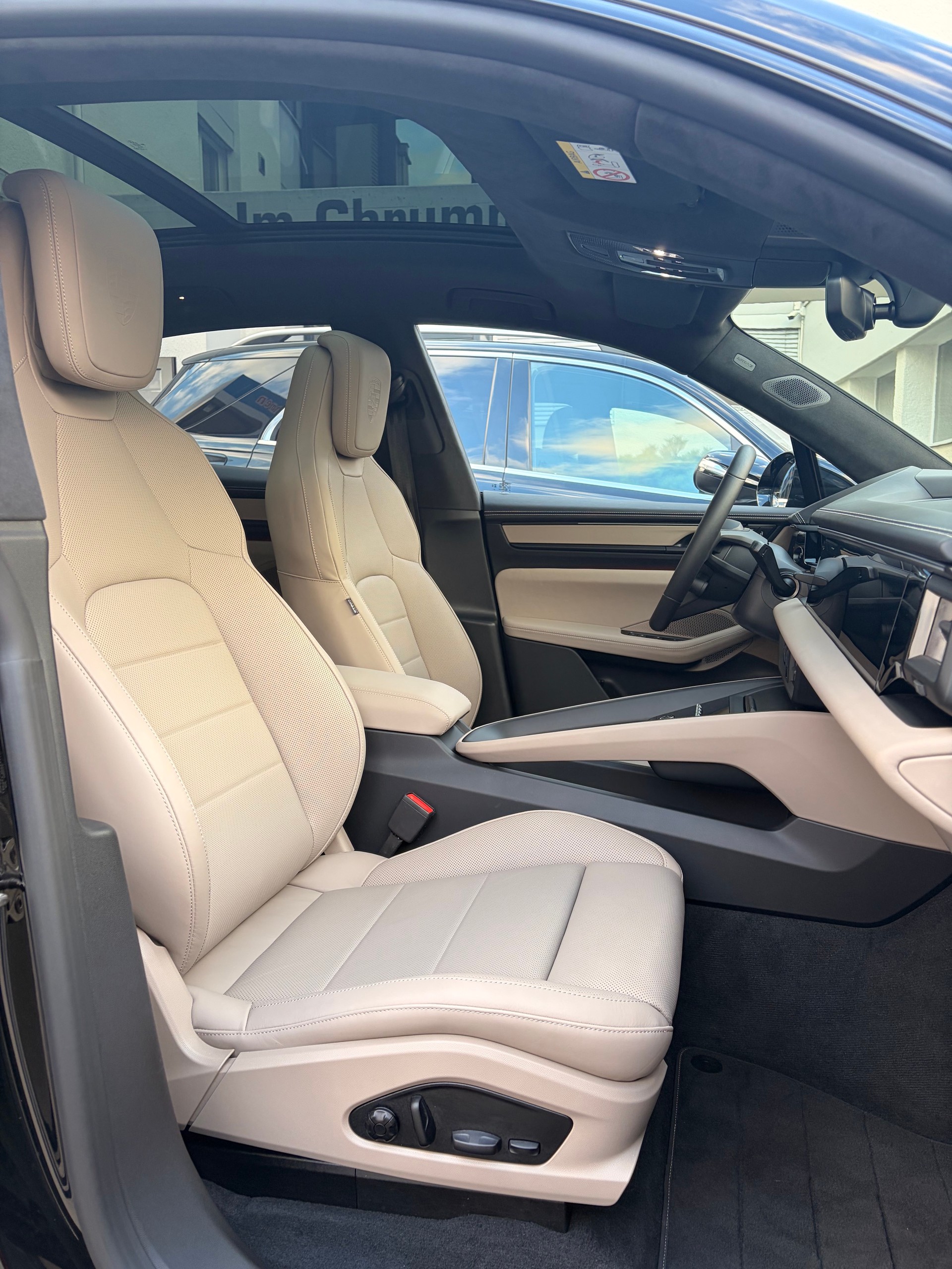 PORSCHE Macan Turbo 100kWh-image-4