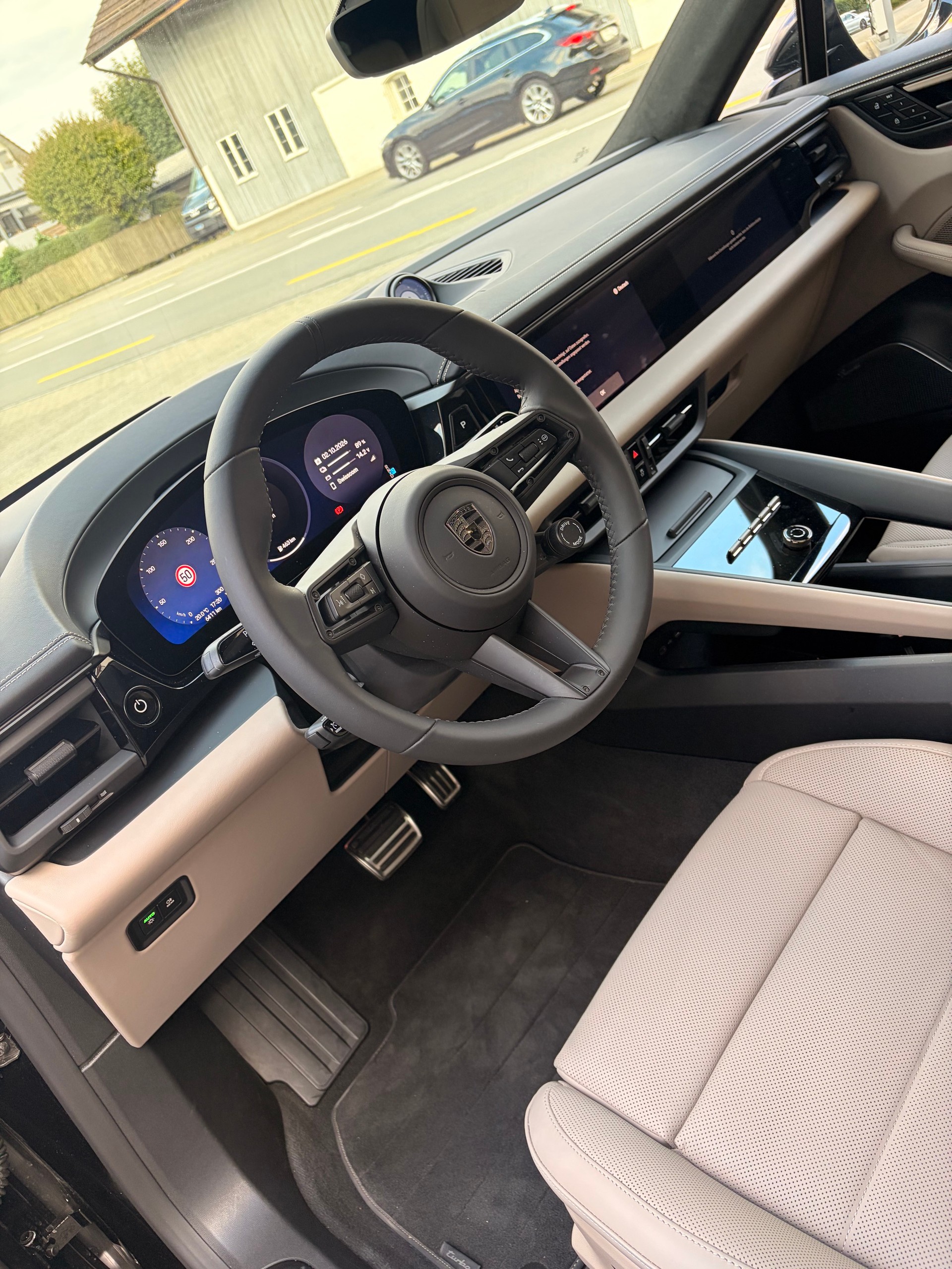 PORSCHE Macan Turbo 100kWh-image-6