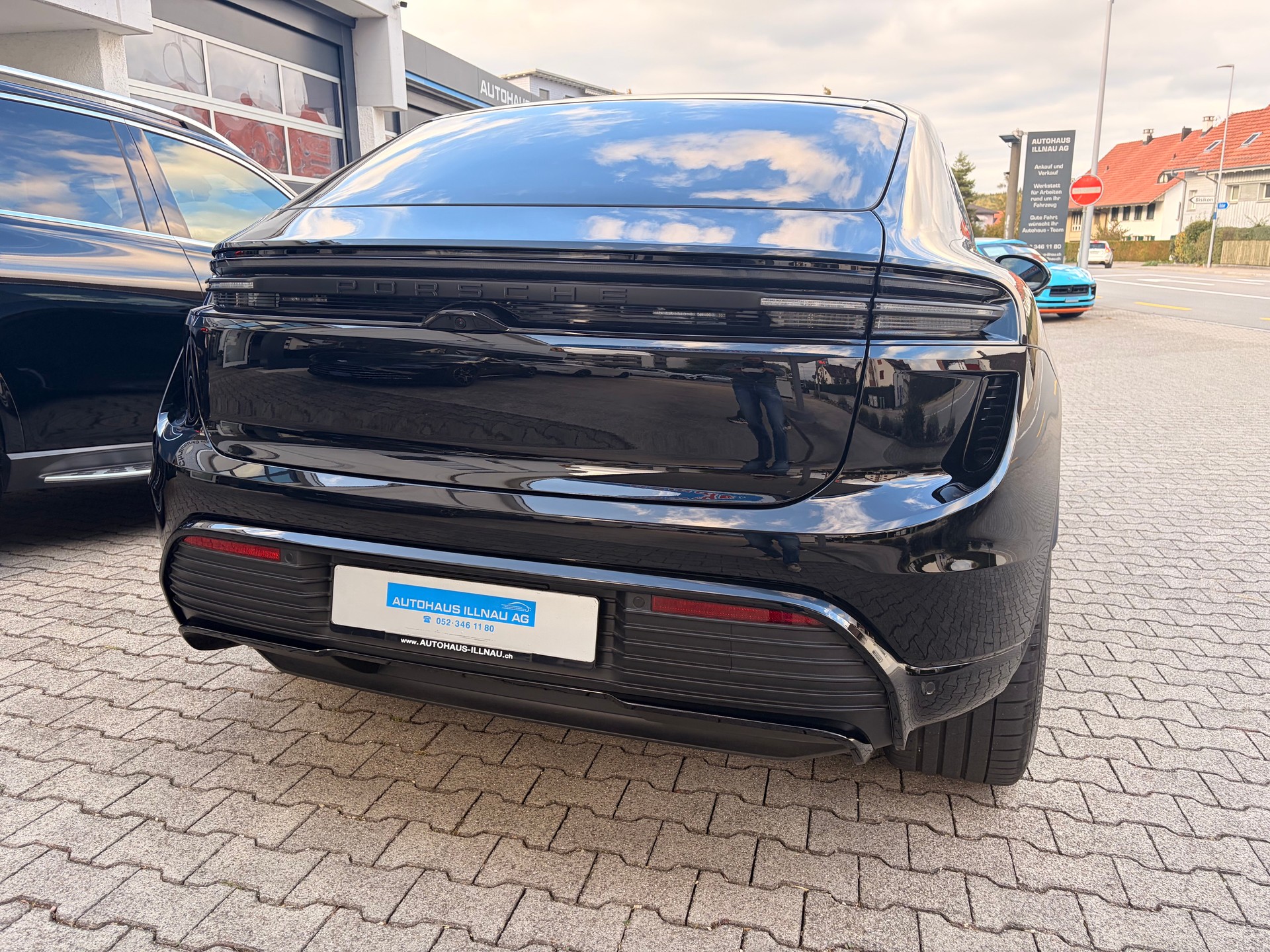PORSCHE Macan Turbo 100kWh-image-2