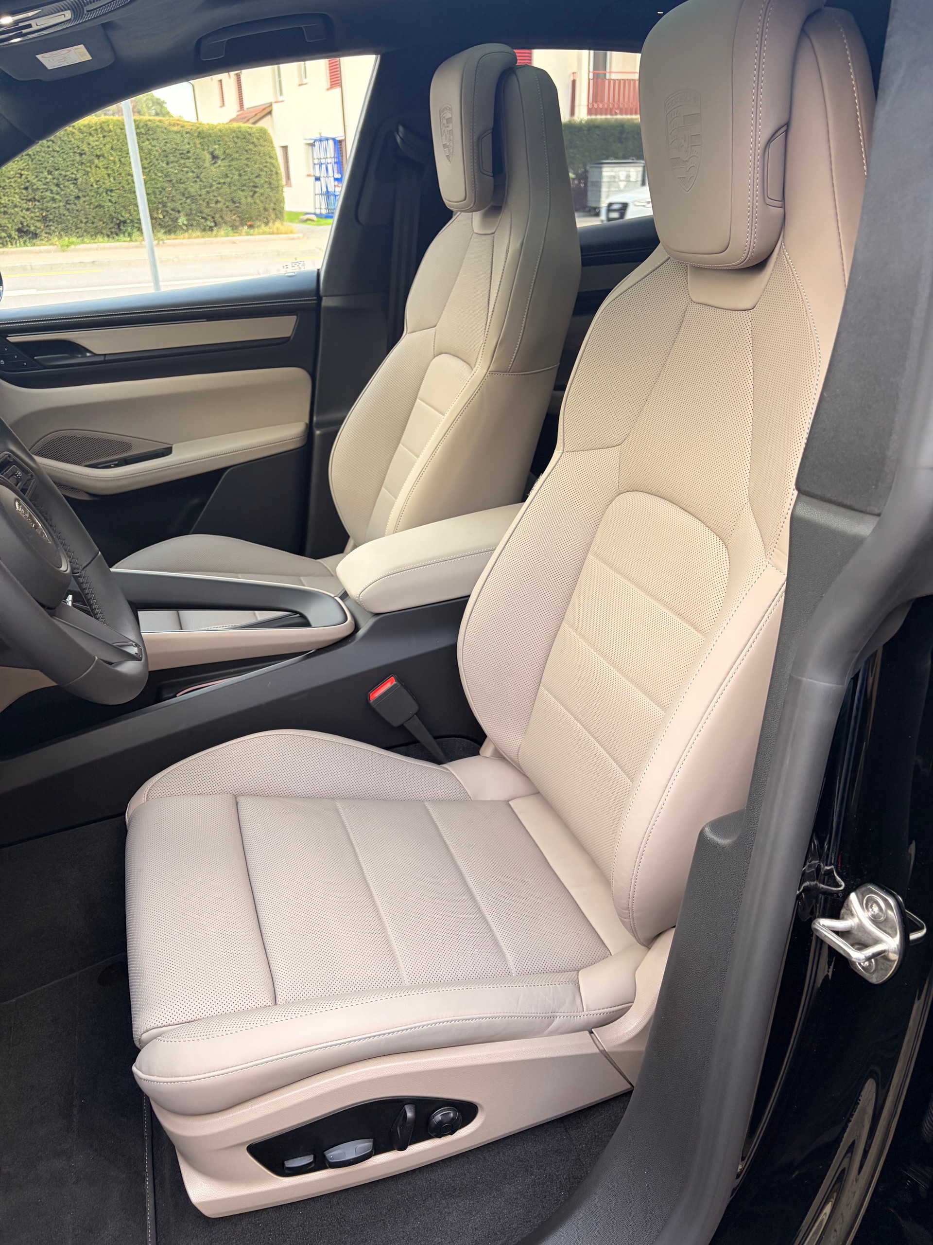 PORSCHE Macan Turbo 100kWh-image-5