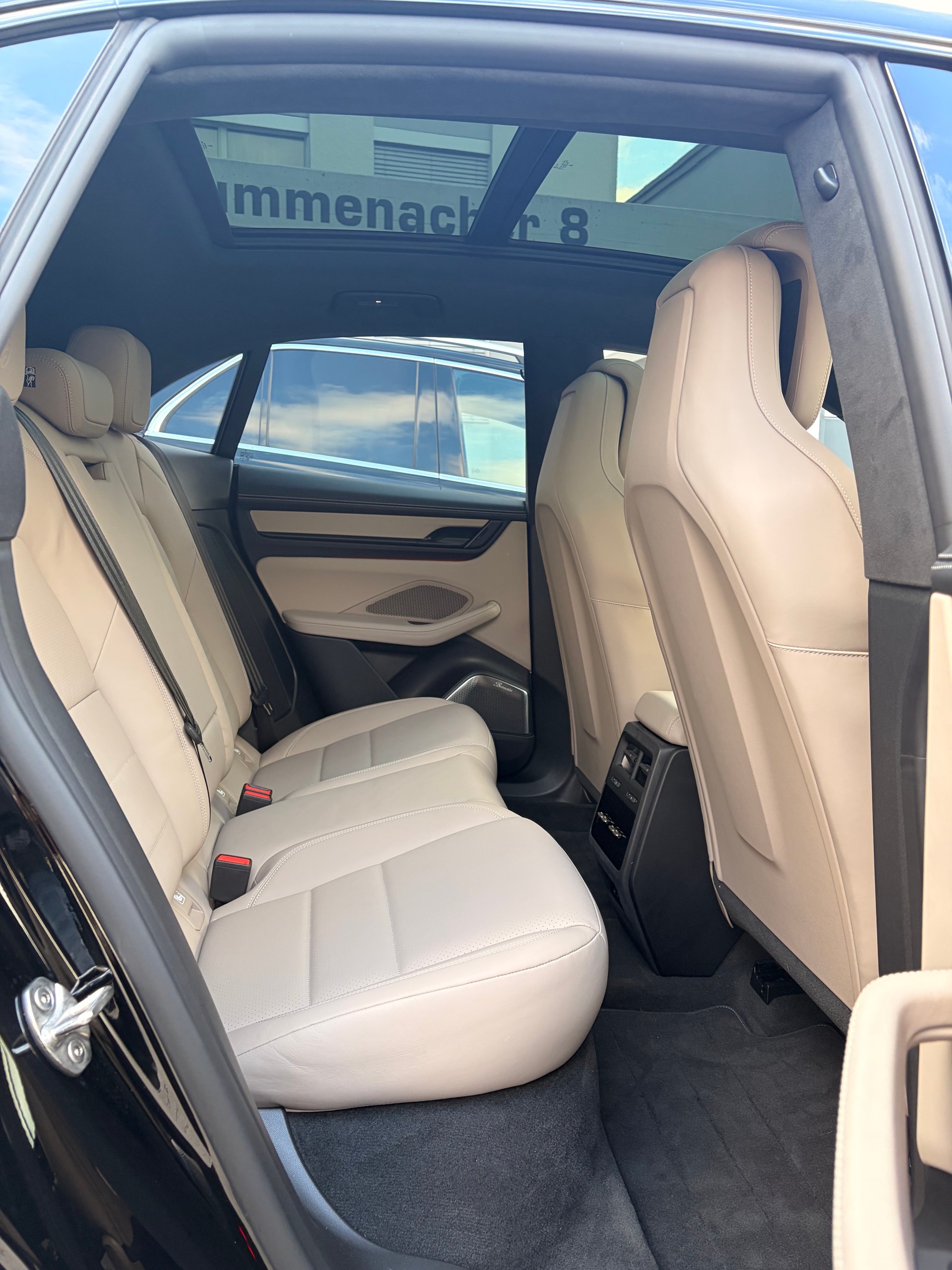 PORSCHE Macan Turbo 100kWh-image-8