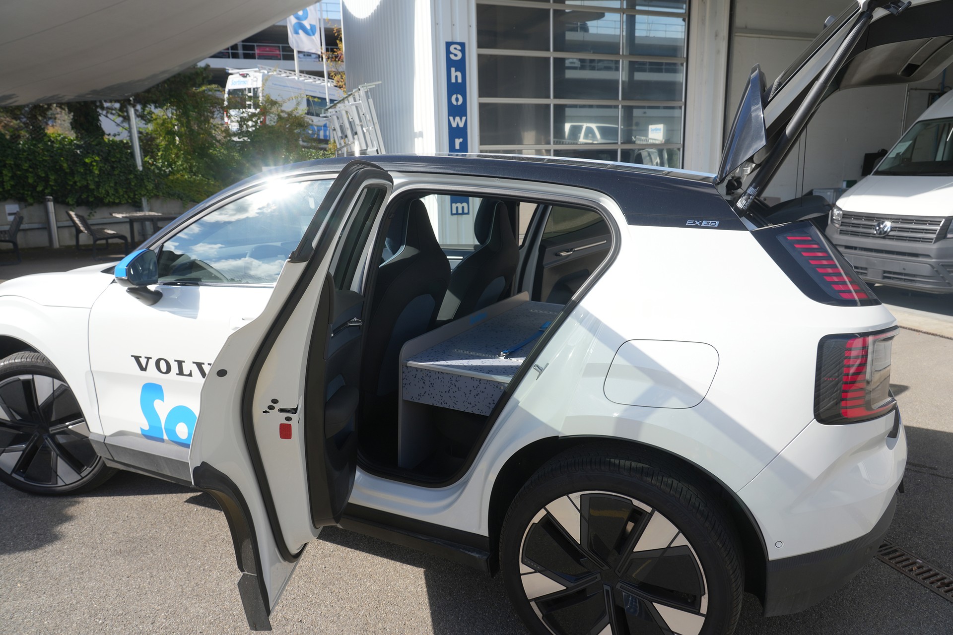 VOLVO EX30 E60 69kWh Single Motor Extended Range Ultra-image-6