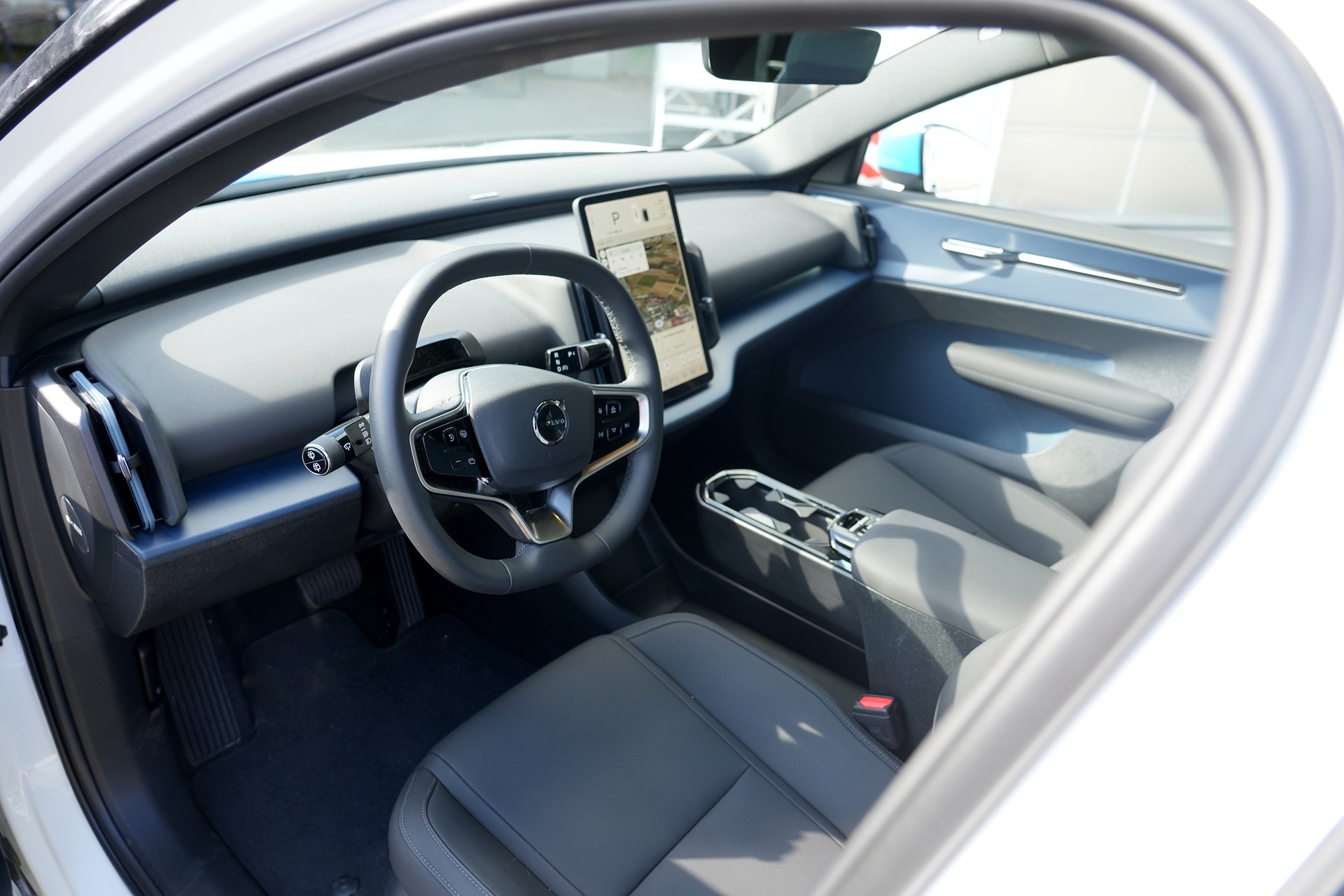 VOLVO EX30 E60 69kWh Single Motor Extended Range Ultra-image-7