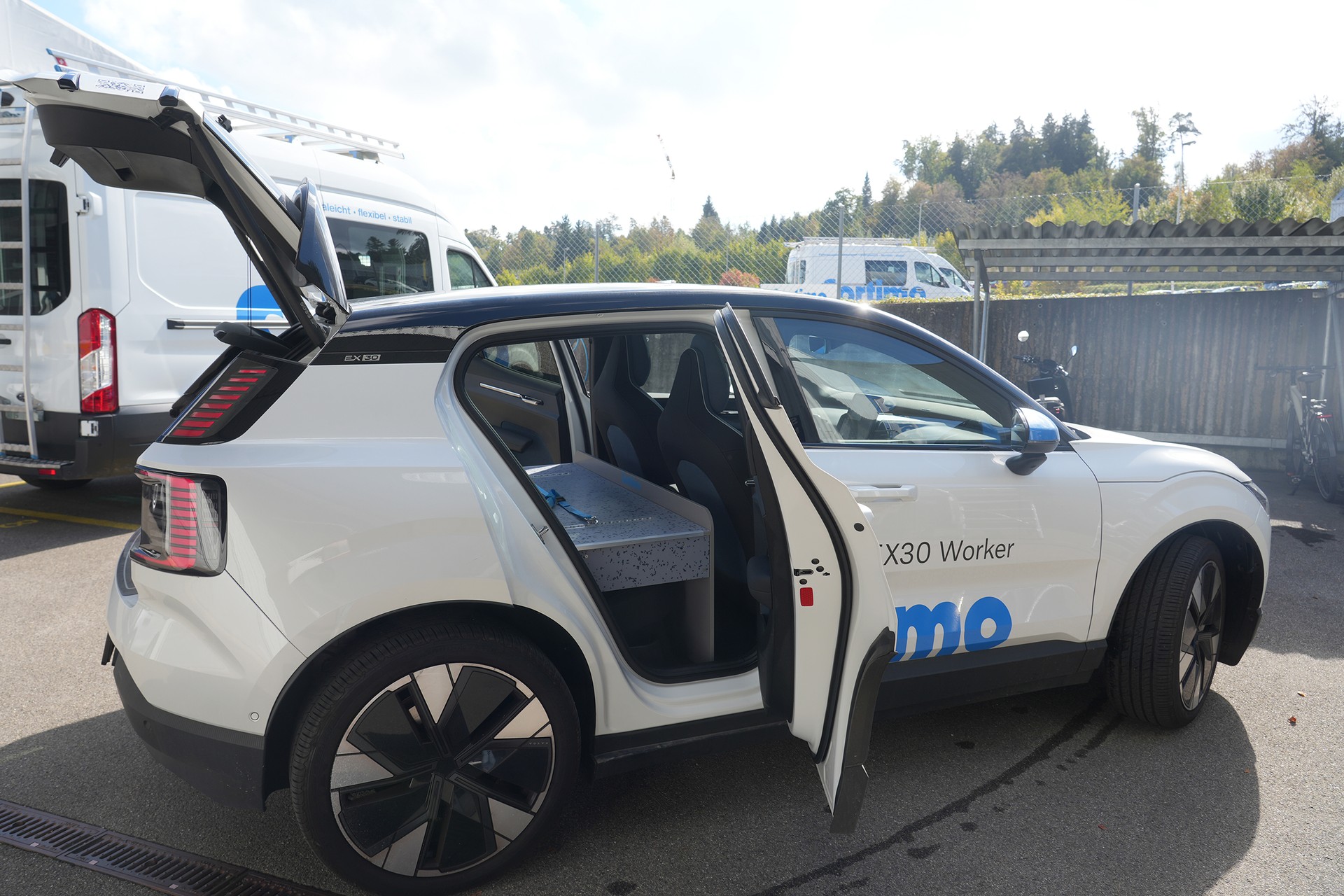 VOLVO EX30 E60 69kWh Single Motor Extended Range Ultra-image-5
