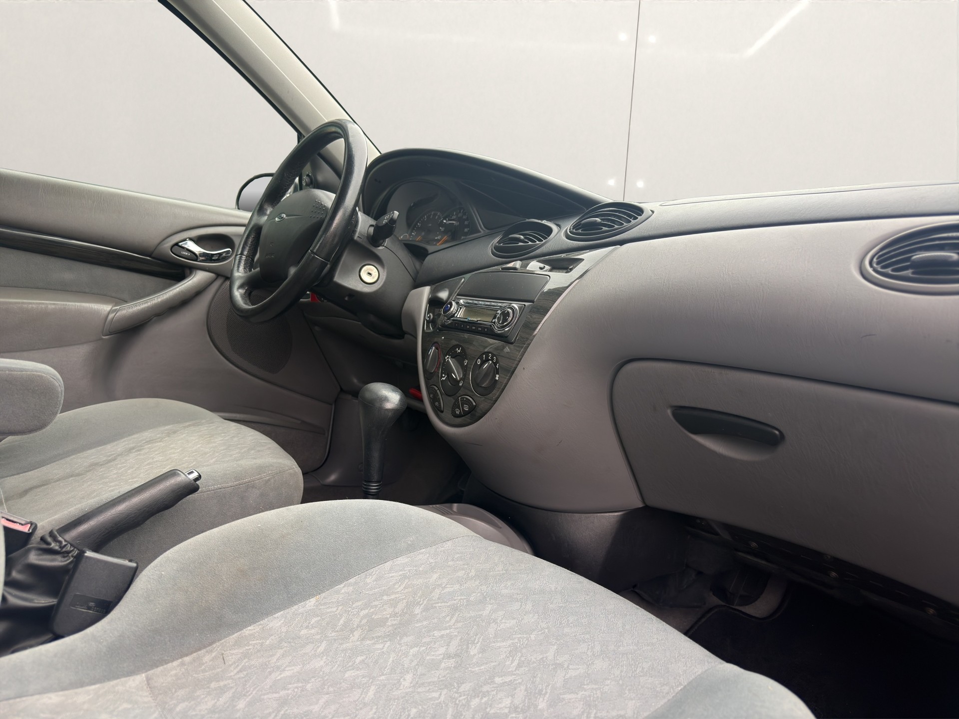 FORD Focus 1.6i 16V Ghia-image-15