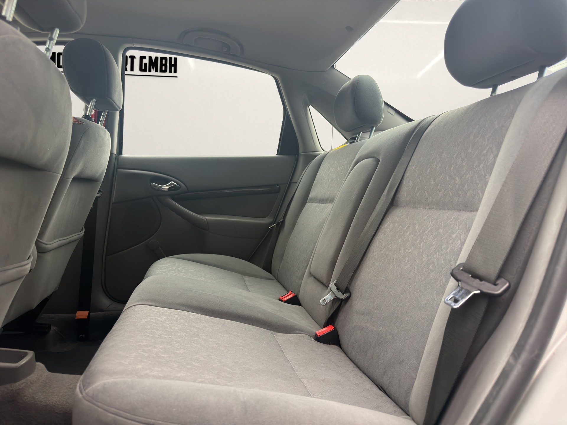FORD Focus 1.6i 16V Ghia-image-11