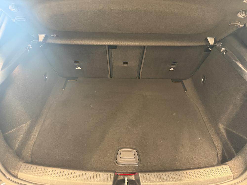 MERCEDES-BENZ A 180 Edition-image-14