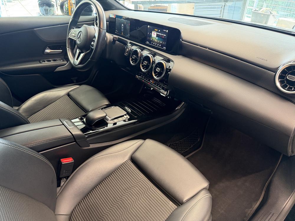MERCEDES-BENZ A 180 Edition-image-12