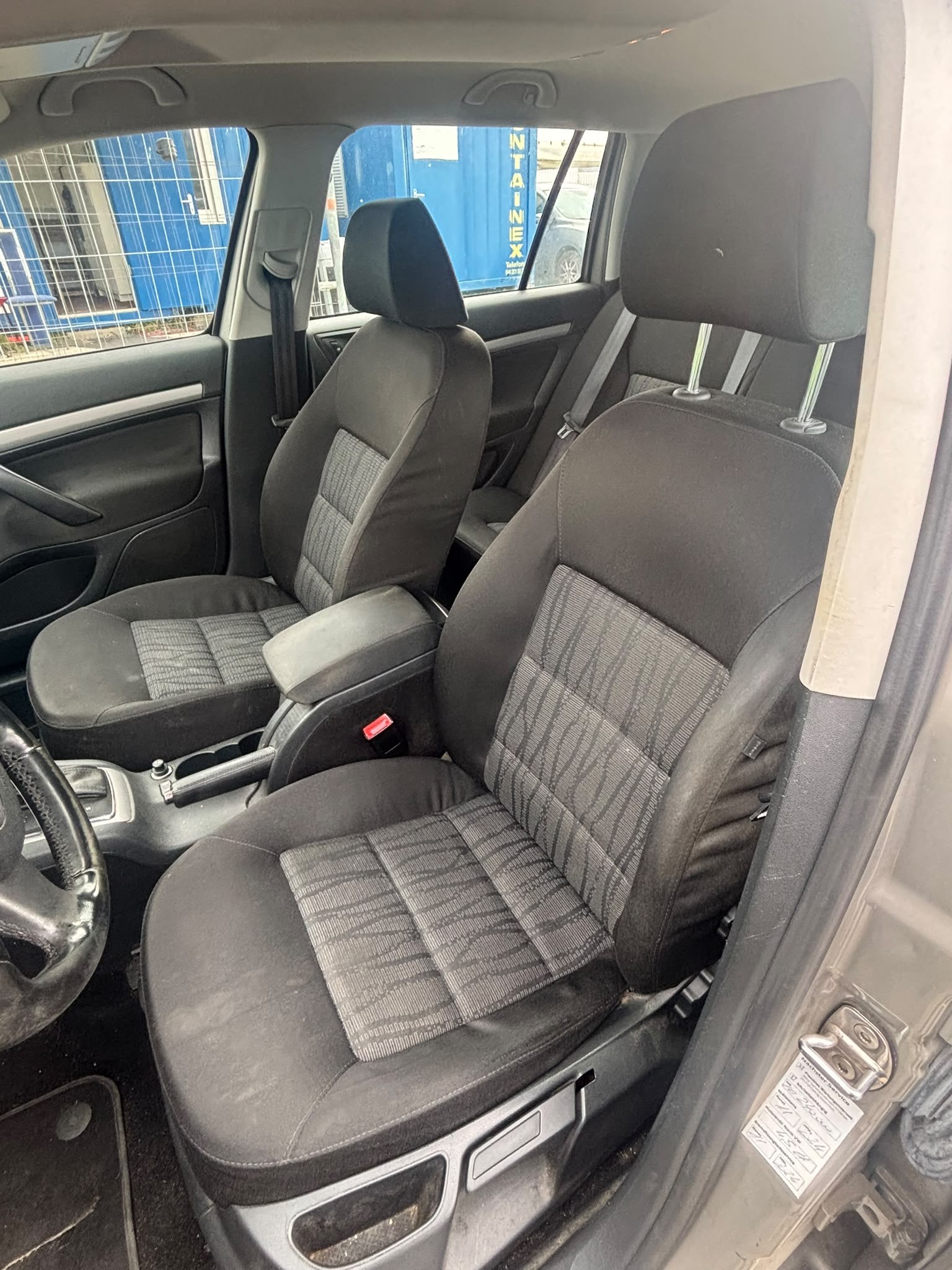 SKODA Octavia Combi 2.0 TDI Adventure 4x4 DSG-image-9
