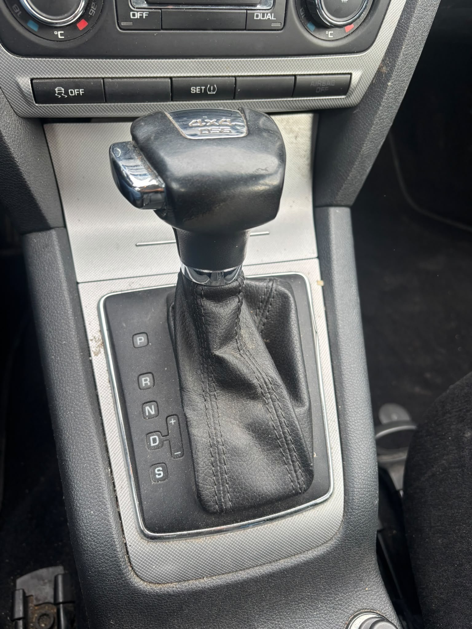 SKODA Octavia Combi 2.0 TDI Adventure 4x4 DSG-image-7