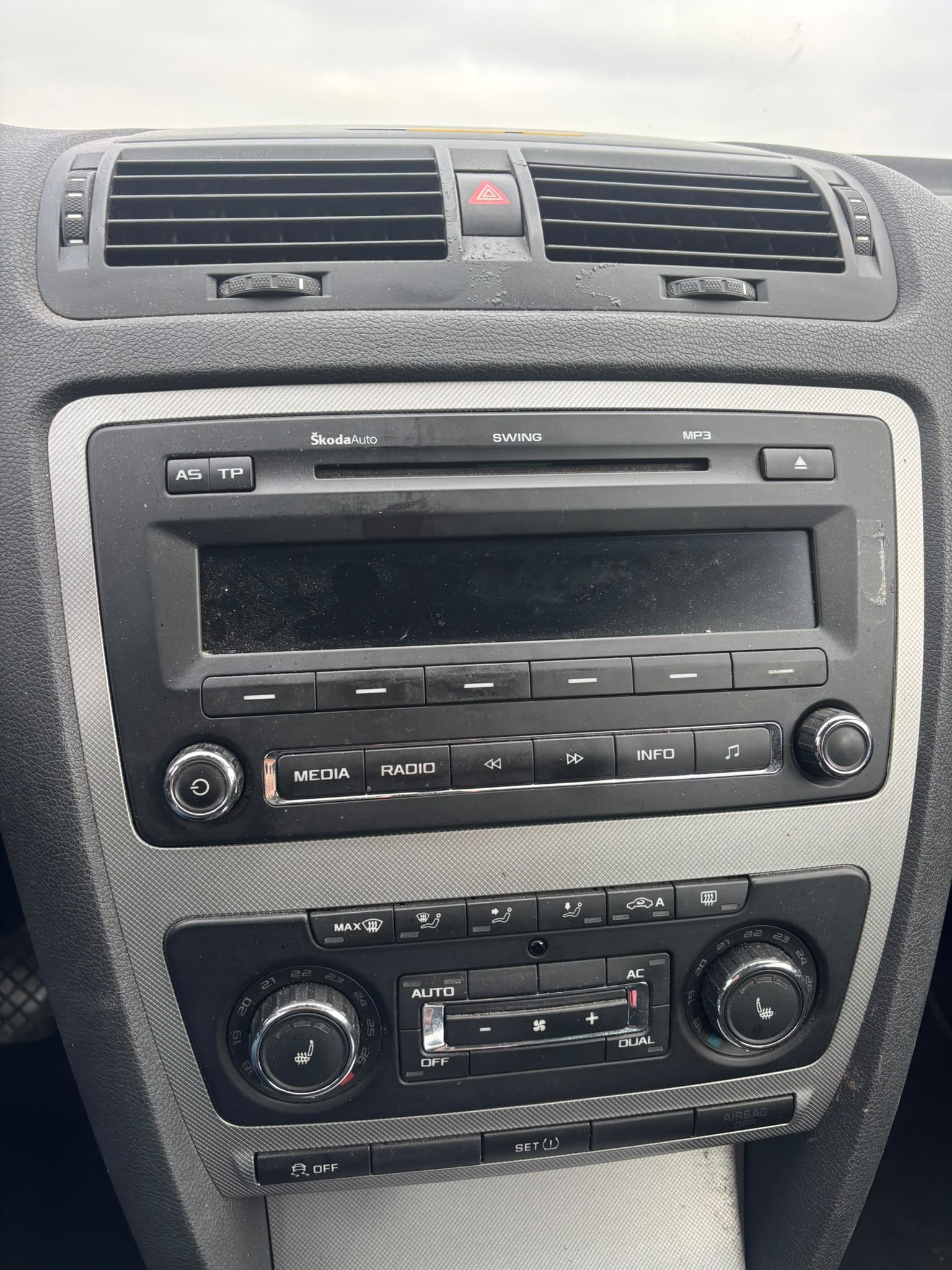 SKODA Octavia Combi 2.0 TDI Adventure 4x4 DSG-image-6