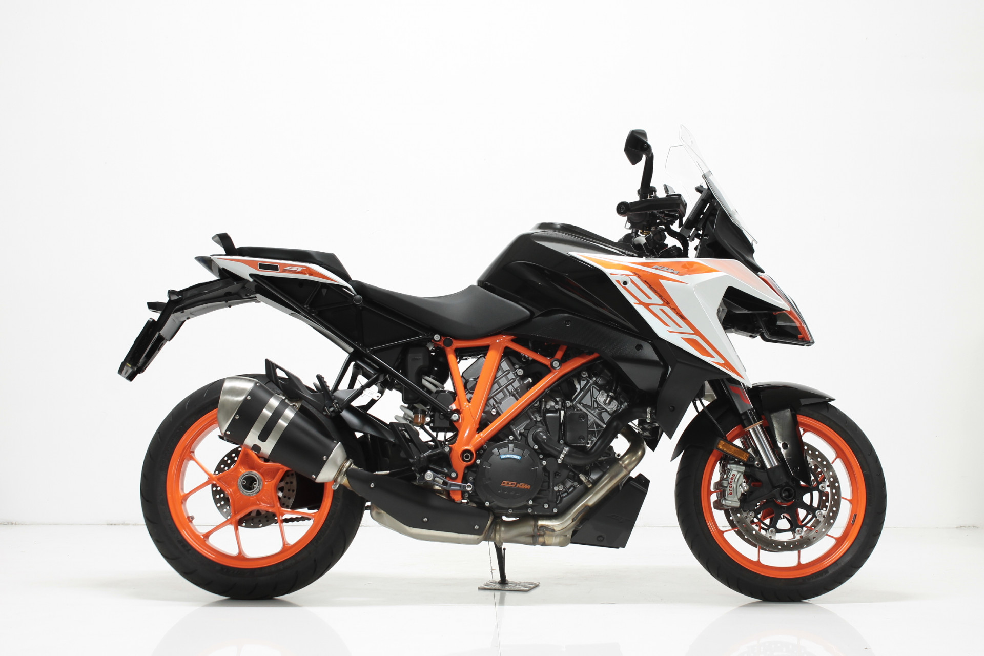 KTM 1290 Super Duke GT-showroom-element-1