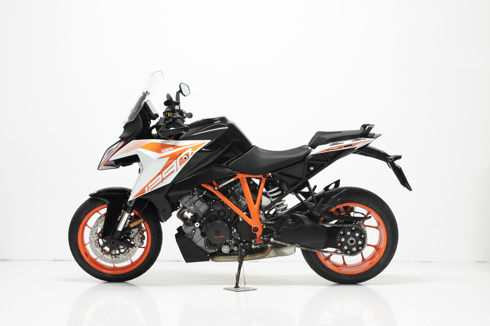 KTM 1290 Super Duke GT-showroom-element-2
