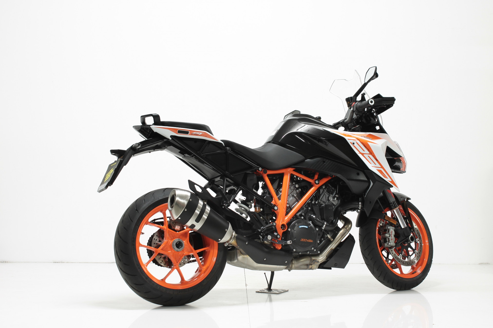 KTM 1290 Super Duke GT-showroom-element-3