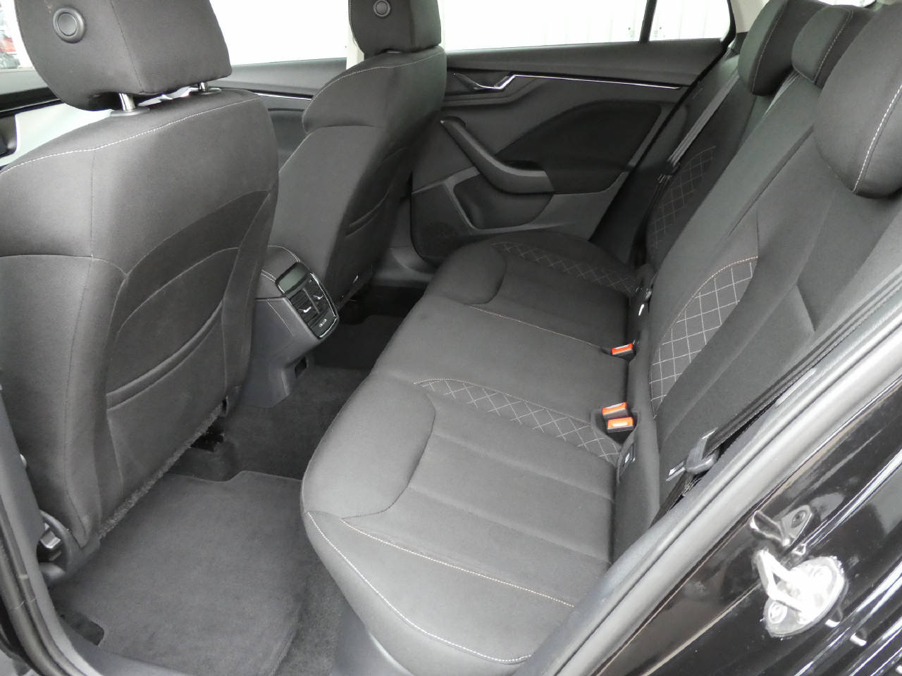 SKODA Kamiq 1.0 TSI Ambition DSG-image-8