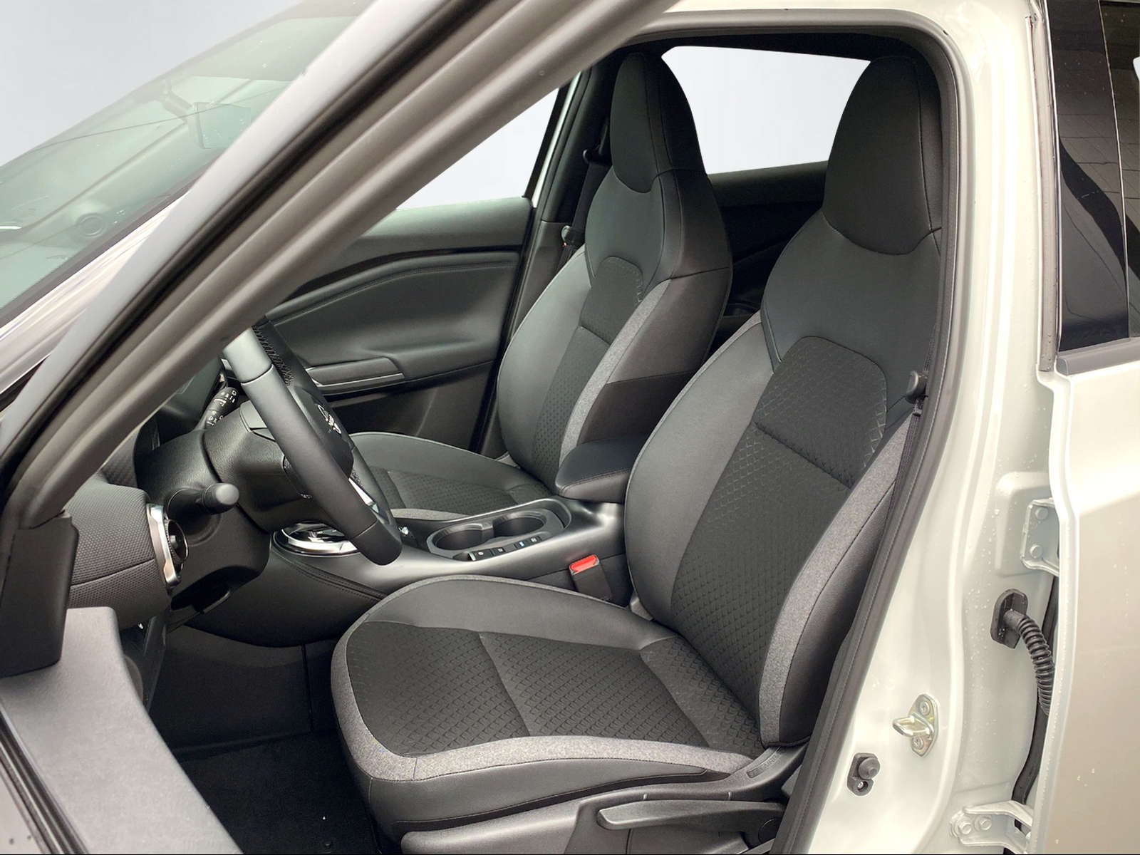 NISSAN Juke 1.6 Hybrid N-Connecta-image-14