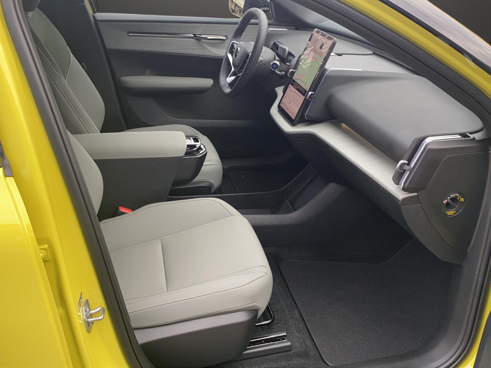 VOLVO EX30 Plus-image-13