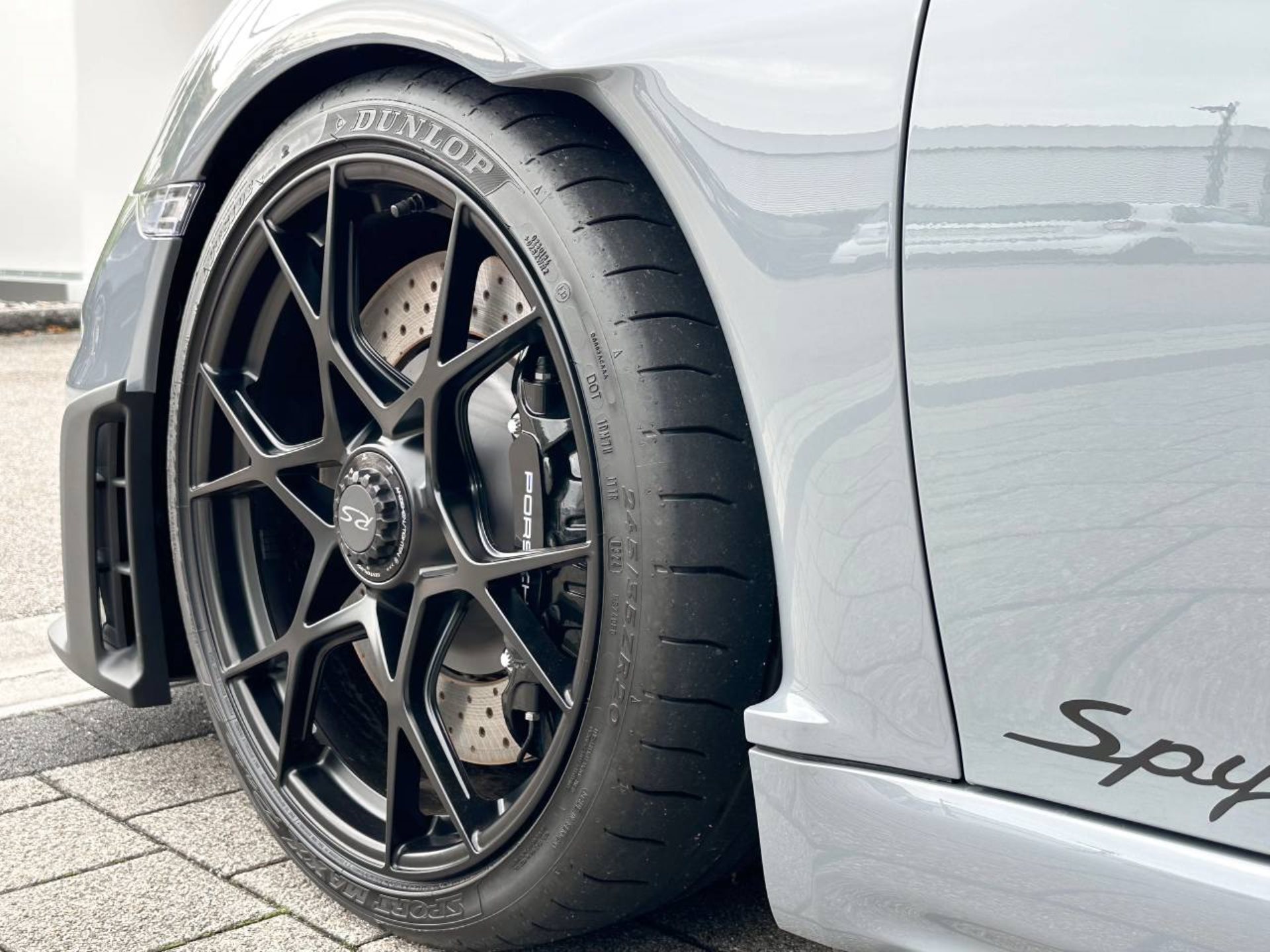 PORSCHE 718 Spyder RS-image-19