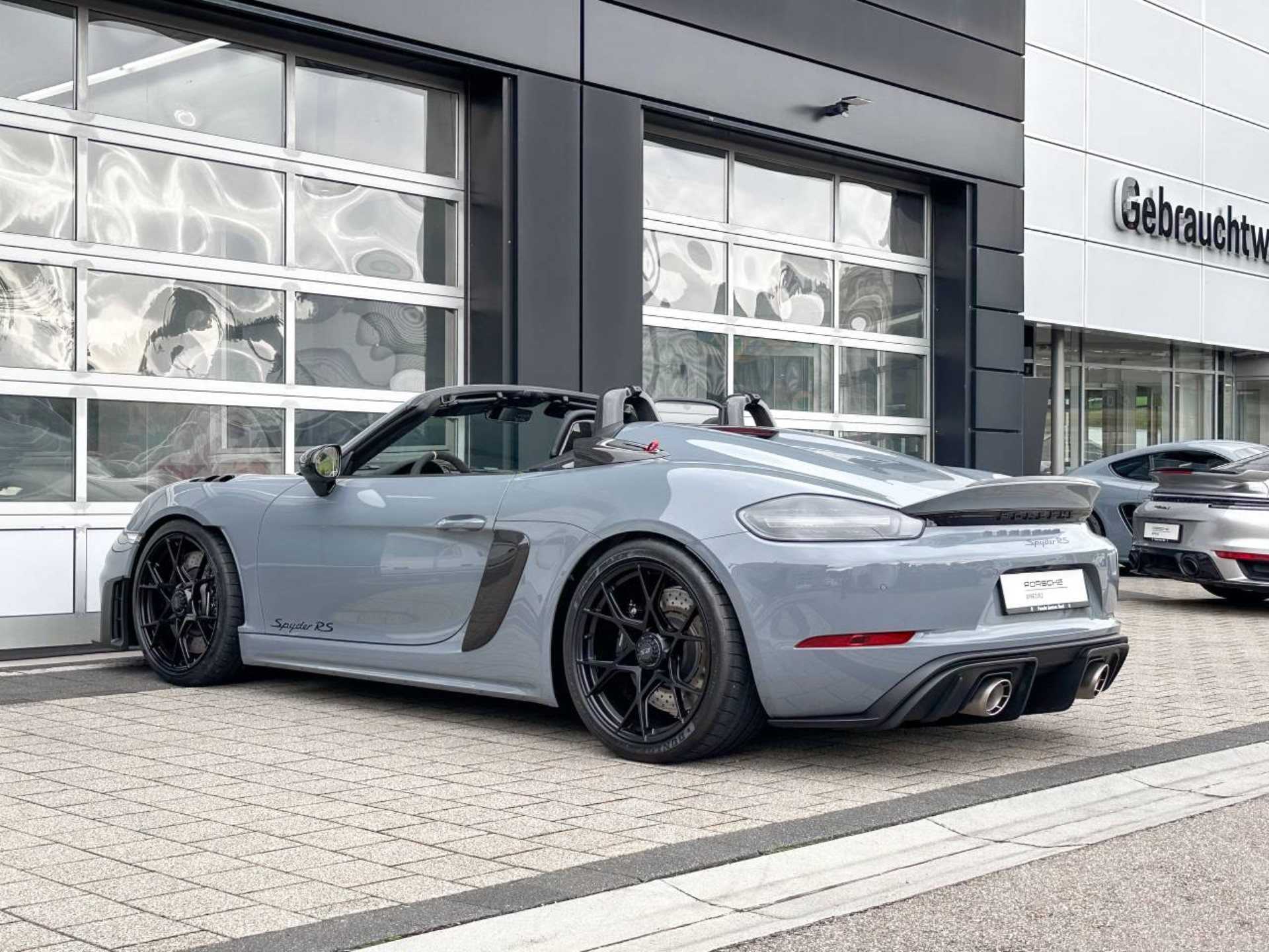PORSCHE 718 Spyder RS-image-16
