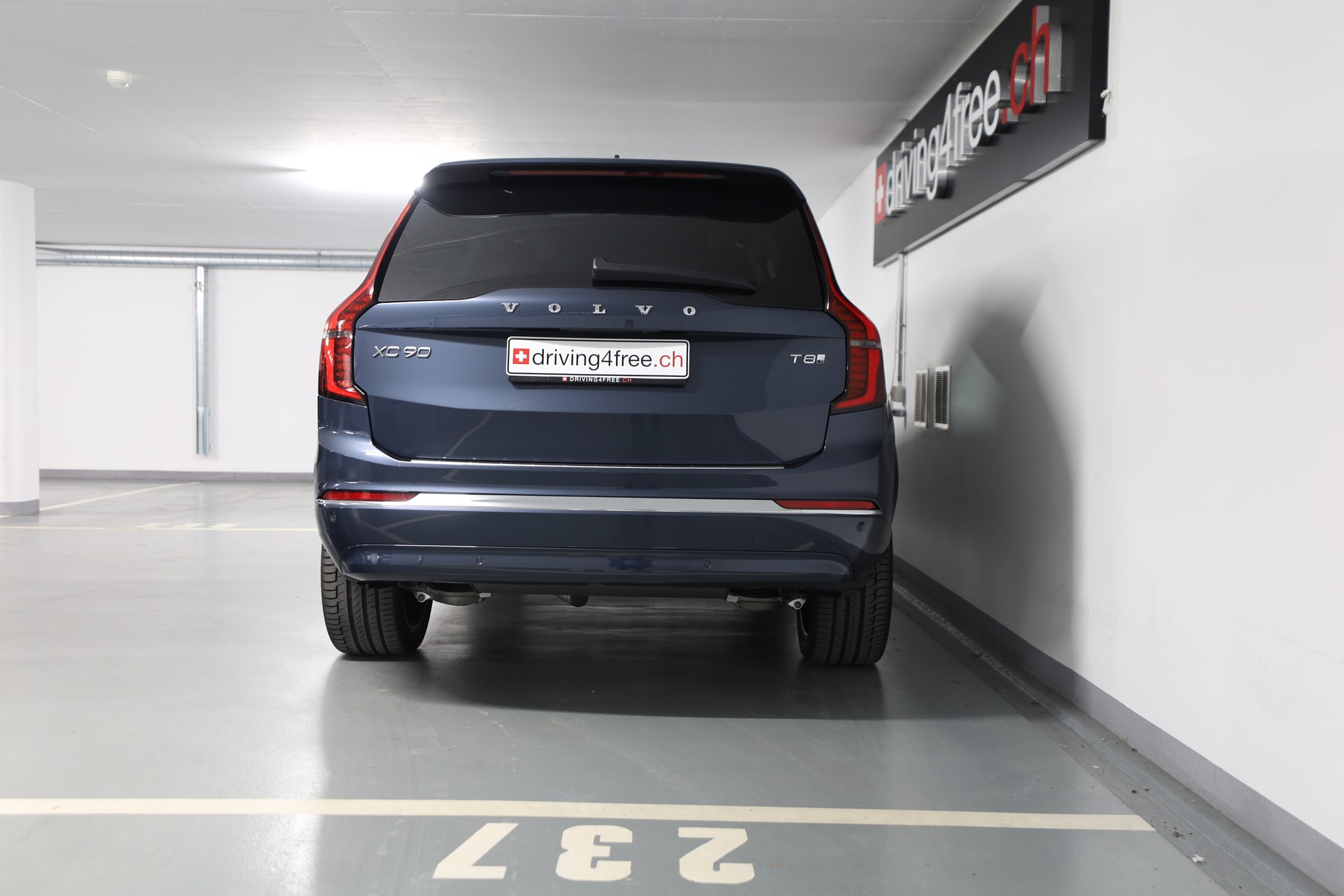 VOLVO XC90 T8 eAWD PluginHybrid Ultra Bright Geartronic-image-4