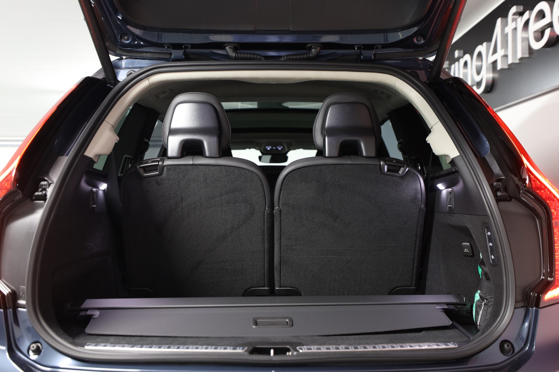 VOLVO XC90 T8 eAWD PluginHybrid Ultra Bright Geartronic-image-8