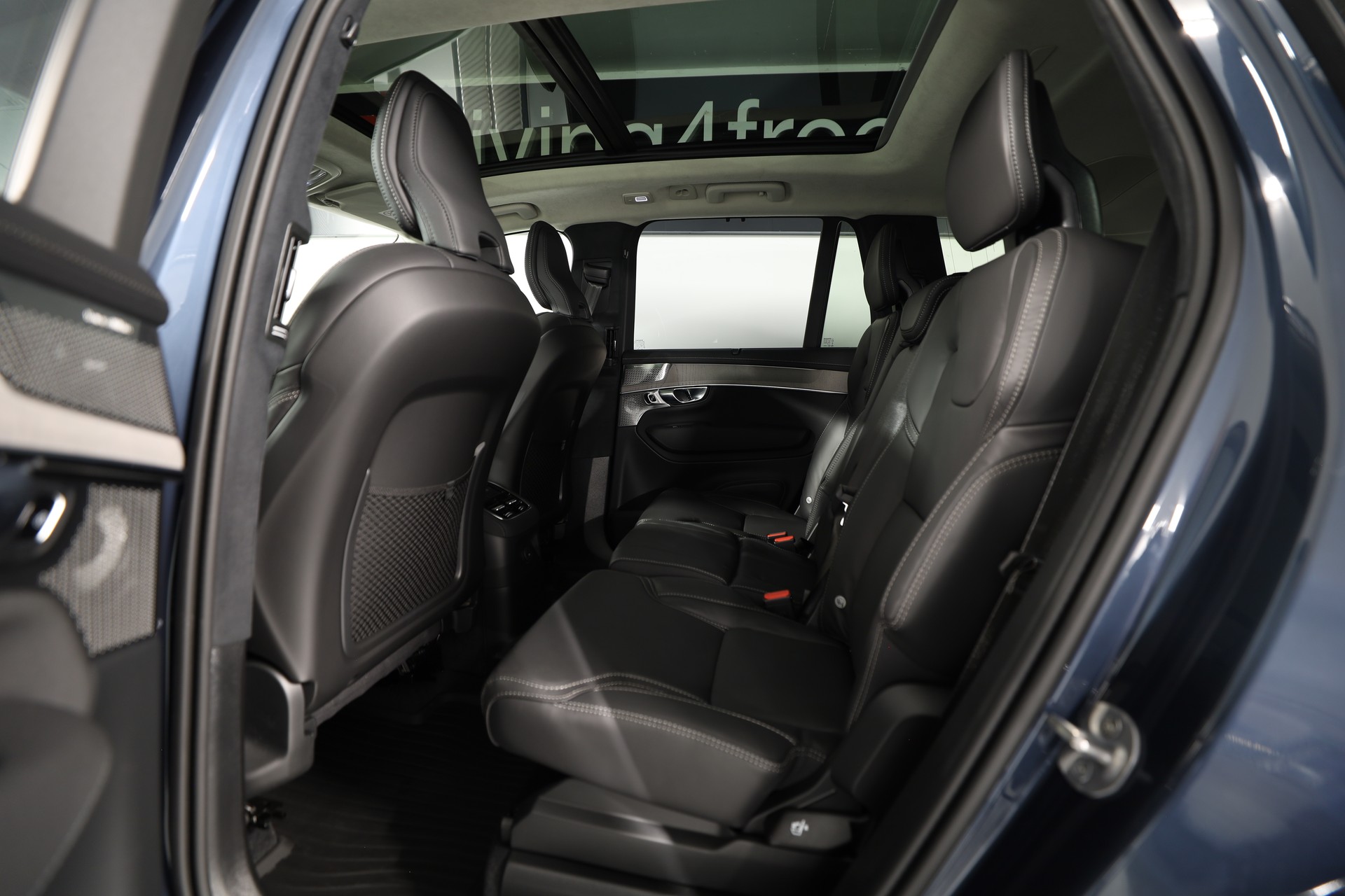VOLVO XC90 T8 eAWD PluginHybrid Ultra Bright Geartronic-image-6