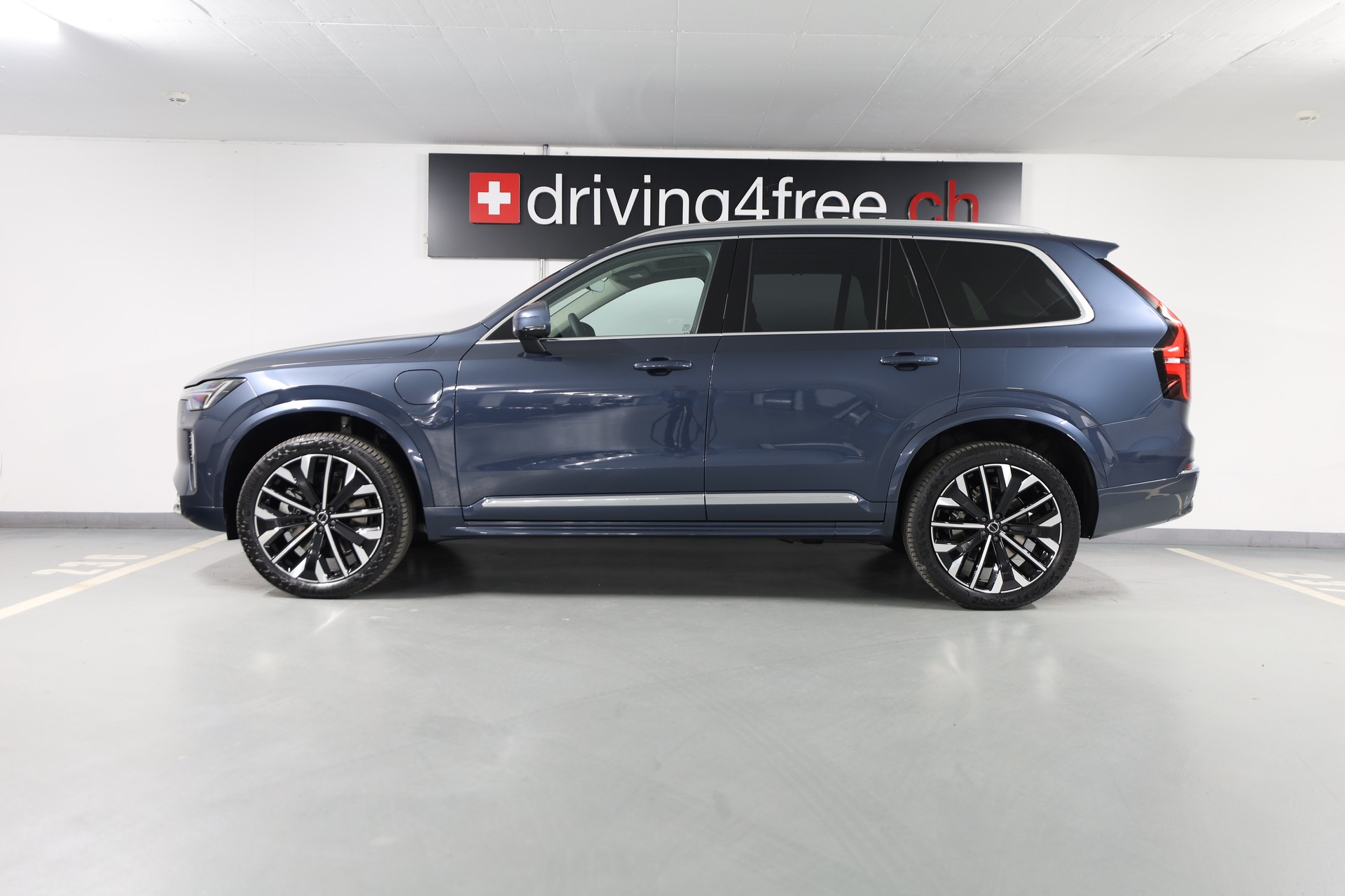 VOLVO XC90 T8 eAWD PluginHybrid Ultra Bright Geartronic-showroom-element-1