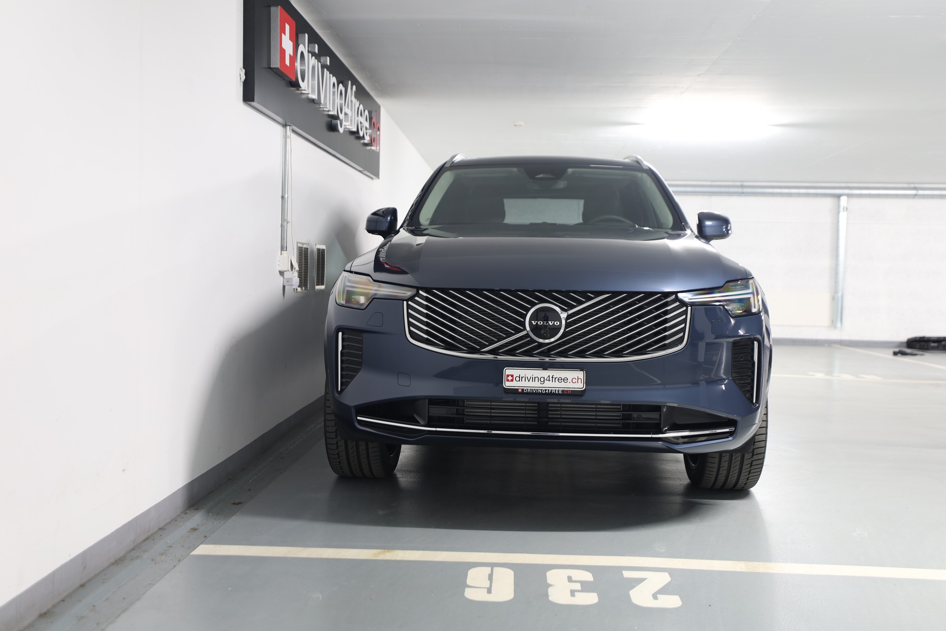 VOLVO XC90 T8 eAWD PluginHybrid Ultra Bright Geartronic-showroom-element-3