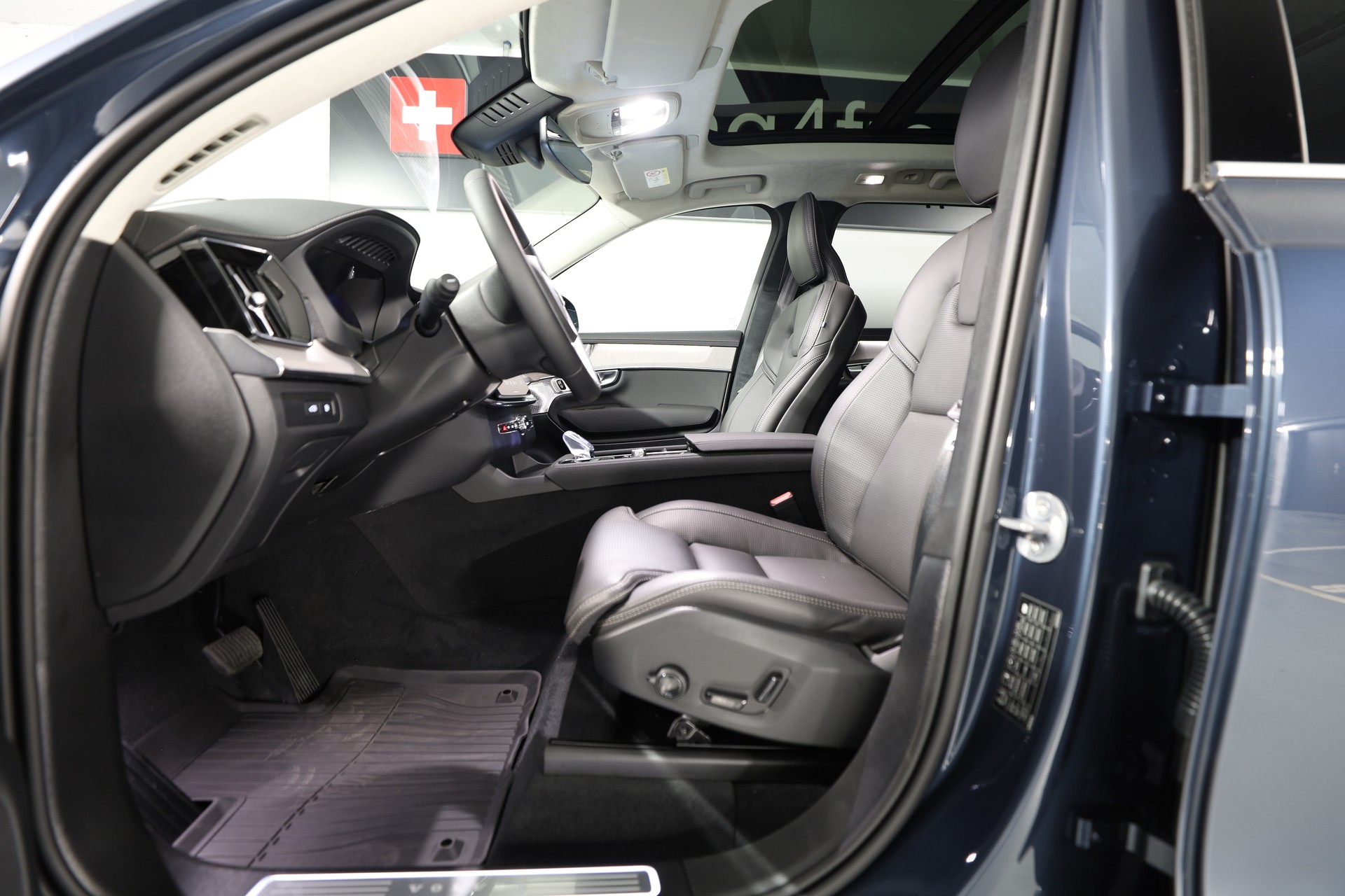 VOLVO XC90 T8 eAWD PluginHybrid Ultra Bright Geartronic-image-5