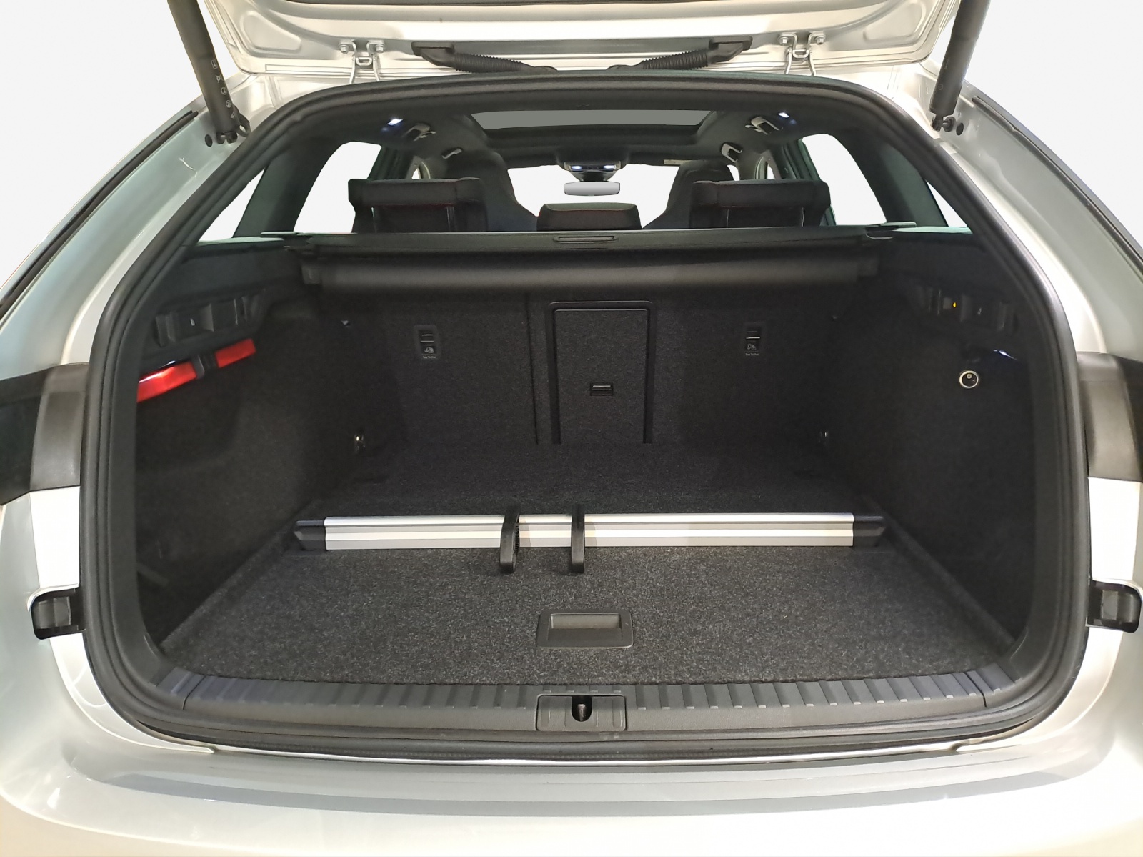 SKODA Octavia Combi 2.0 TSI DSG RS-image-12