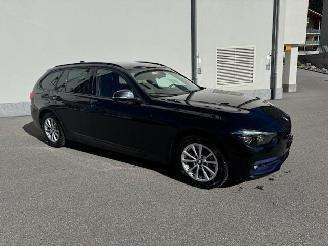 BMW 320i xDrive Touring-image-3