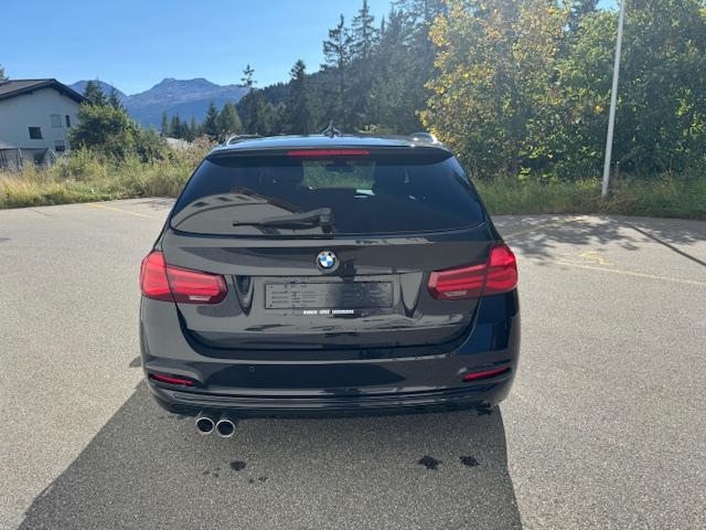 BMW 320i xDrive Touring-image-6