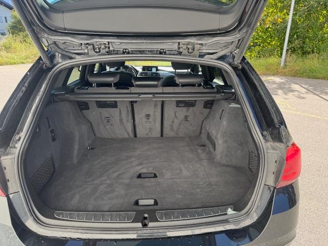 BMW 320i xDrive Touring-image-8
