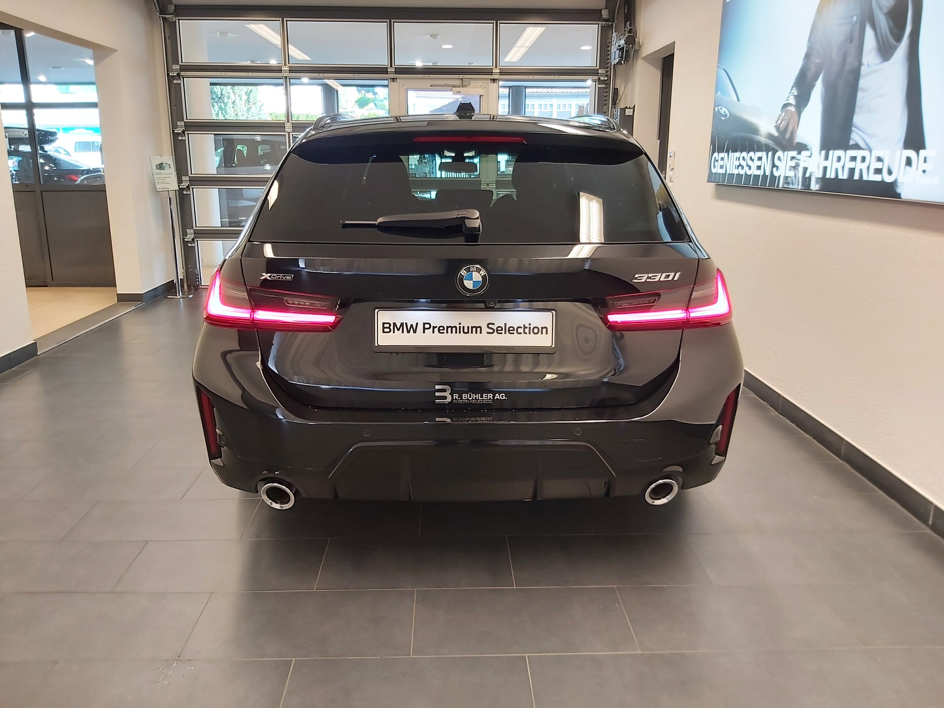 BMW 330i xDrive M Sport Touring-image-6