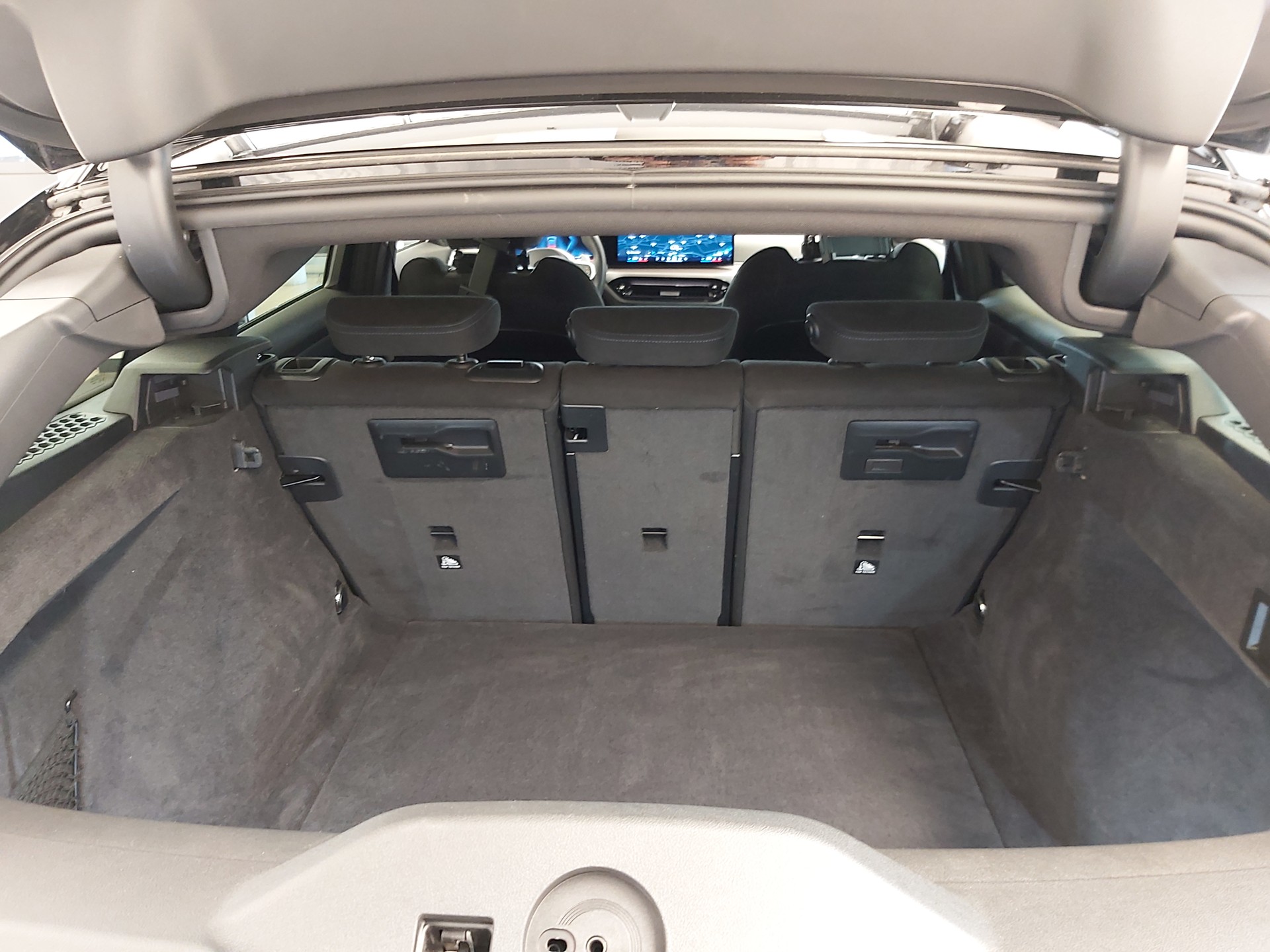 BMW 330i xDrive M Sport Touring-image-9