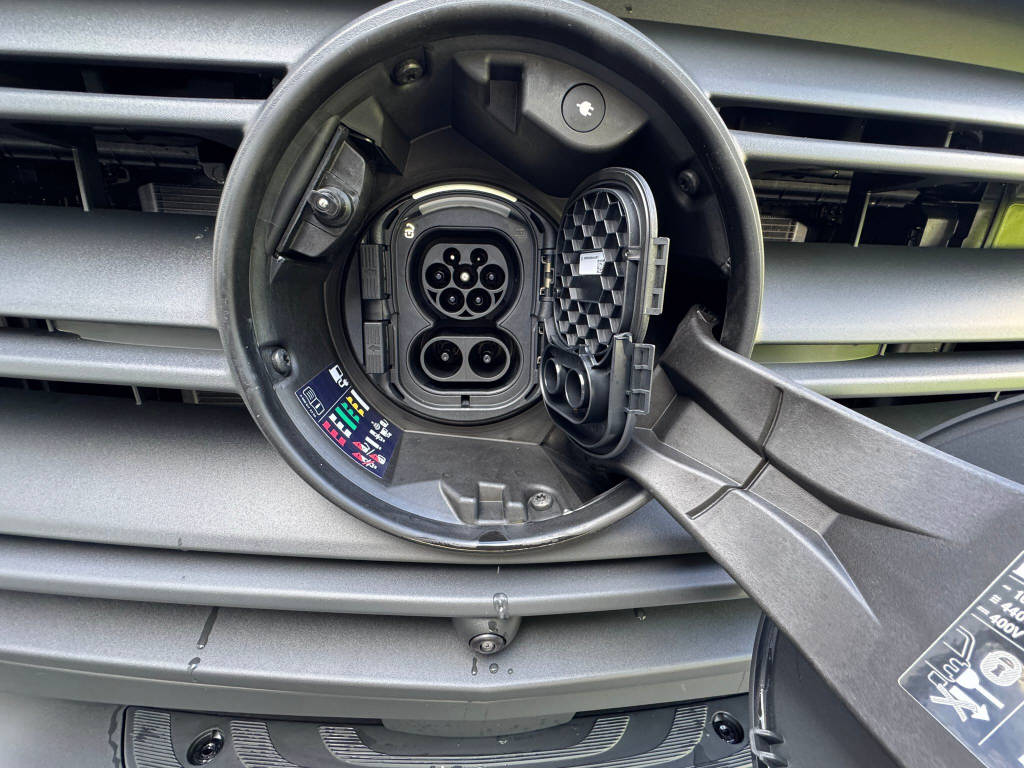 MERCEDES-BENZ eSprinter 320 Kasten Pro 3665 S 81 kWh-image-16