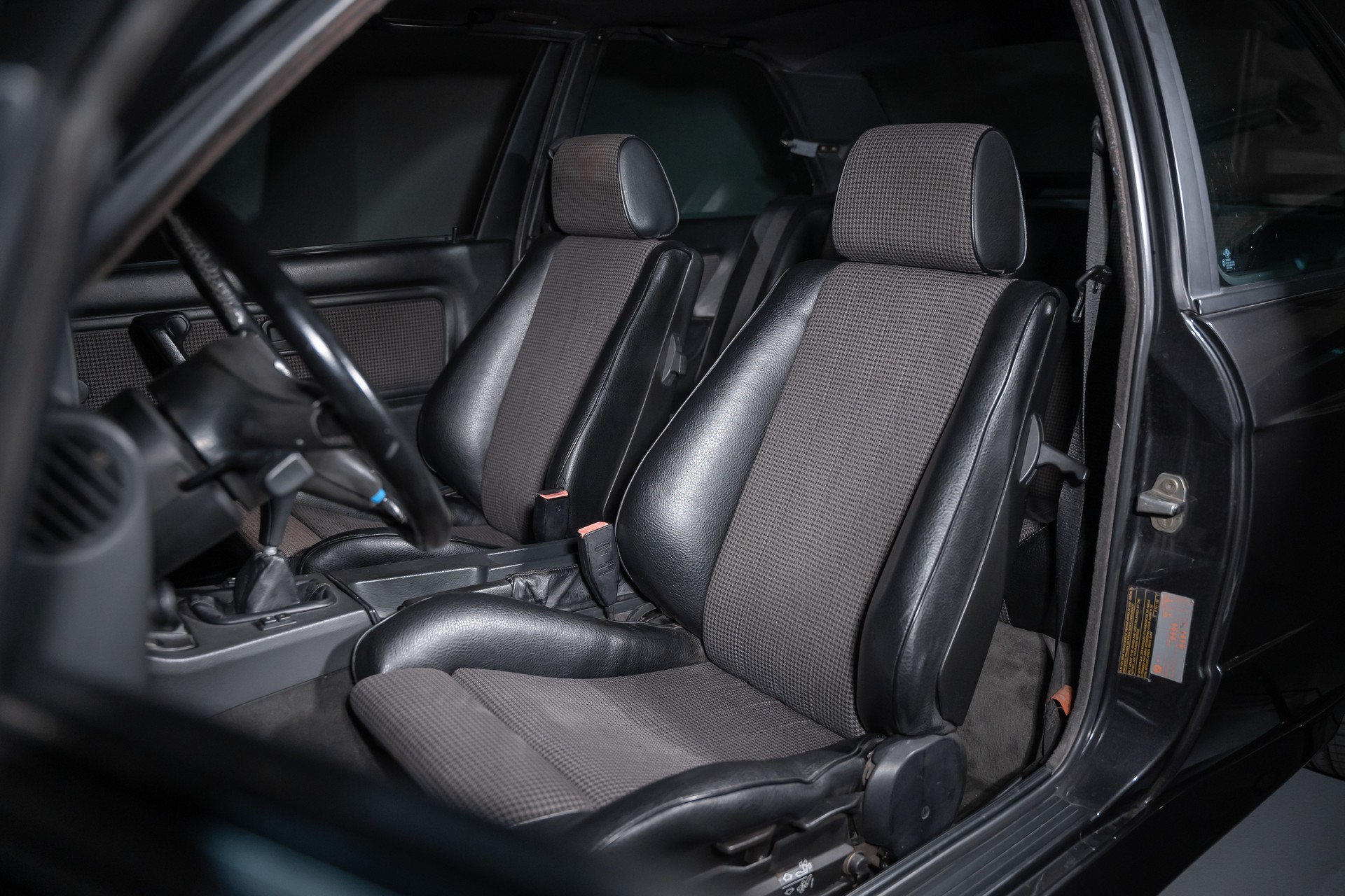 BMW M3 E30-image-12