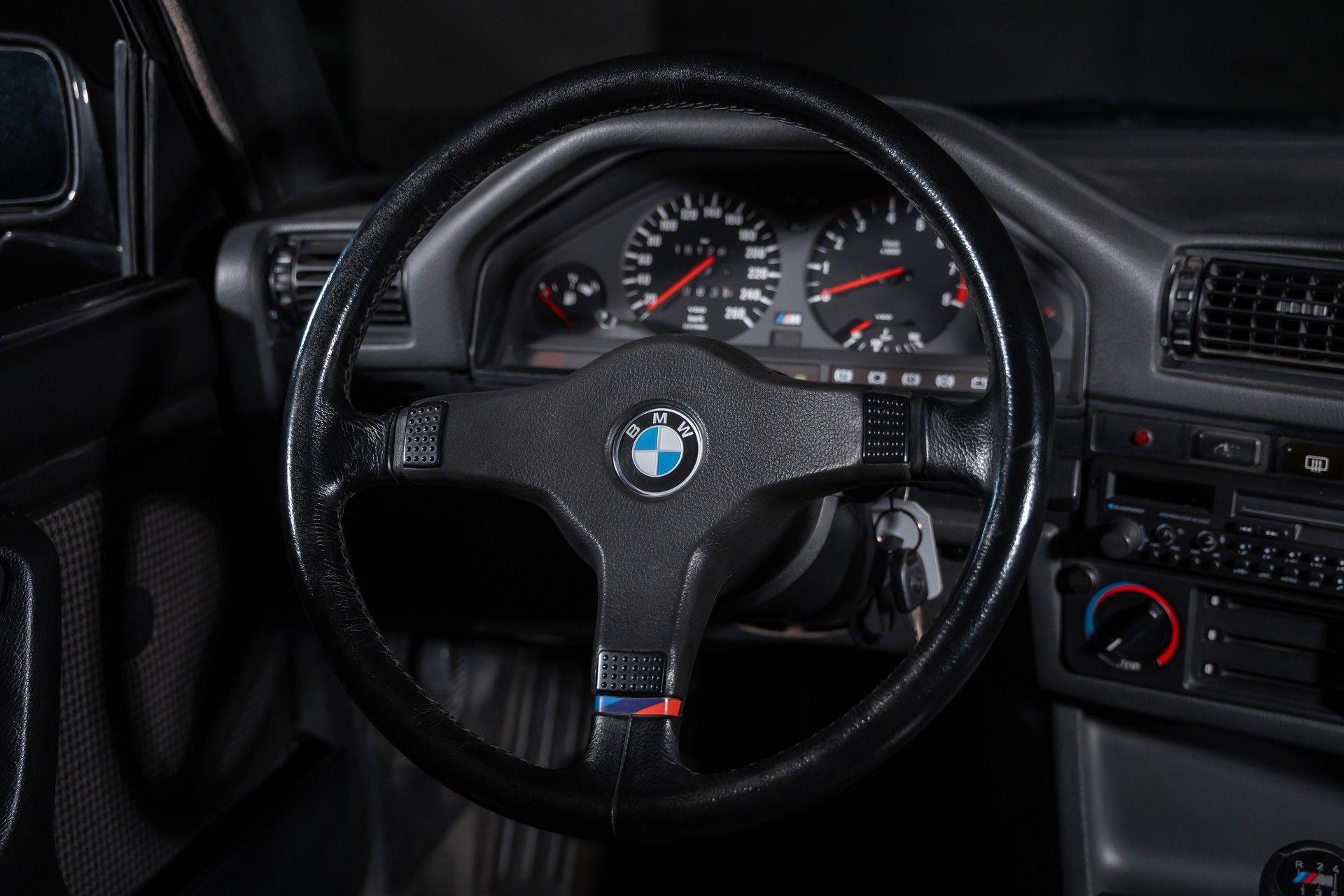 BMW M3 E30-image-16
