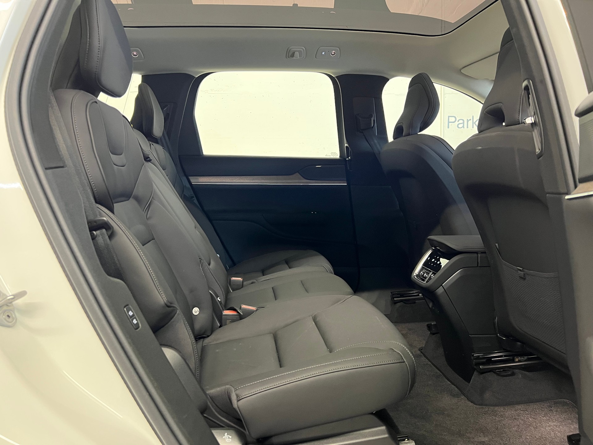 VOLVO EX90 Twin Ultra AWD-image-10