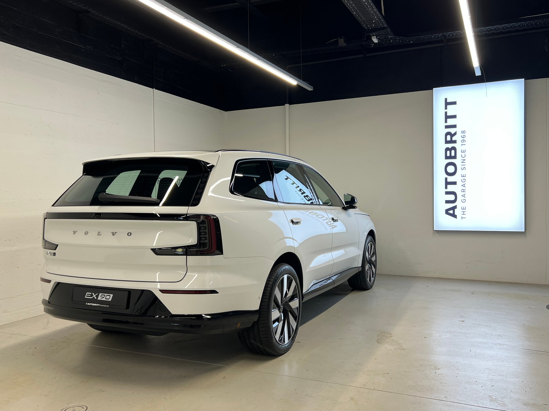 VOLVO EX90 Twin Ultra AWD-image-3