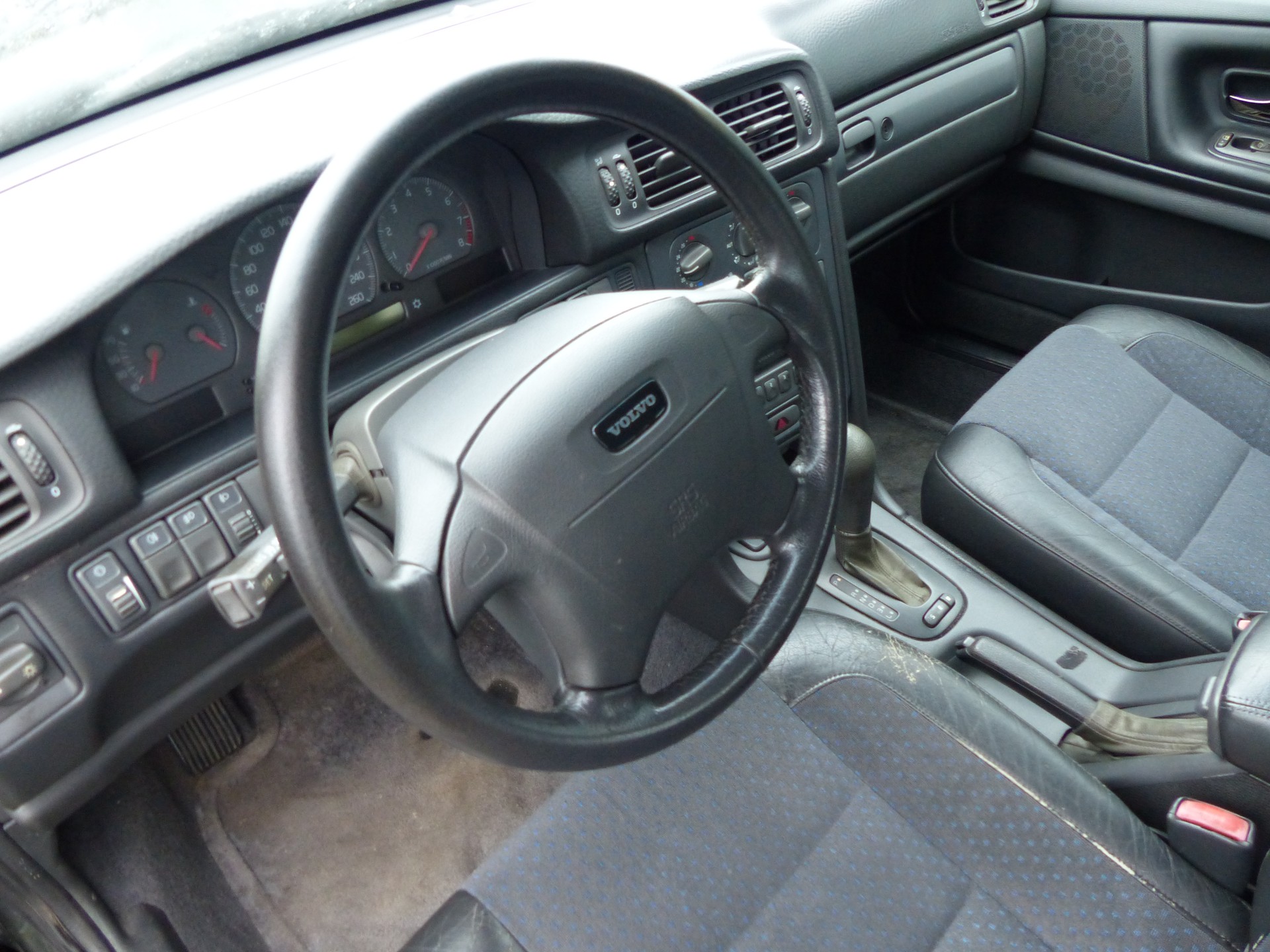 VOLVO V70 2.5 LPT AWD-image-13