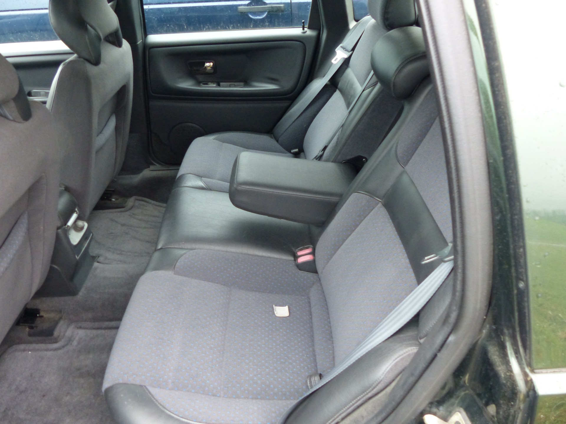 VOLVO V70 2.5 LPT AWD-image-10