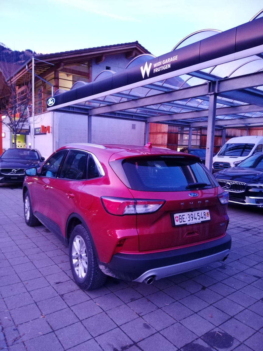 FORD Kuga (A) 2.5 Plug-in Hybrid Titanium-showroom-element-3