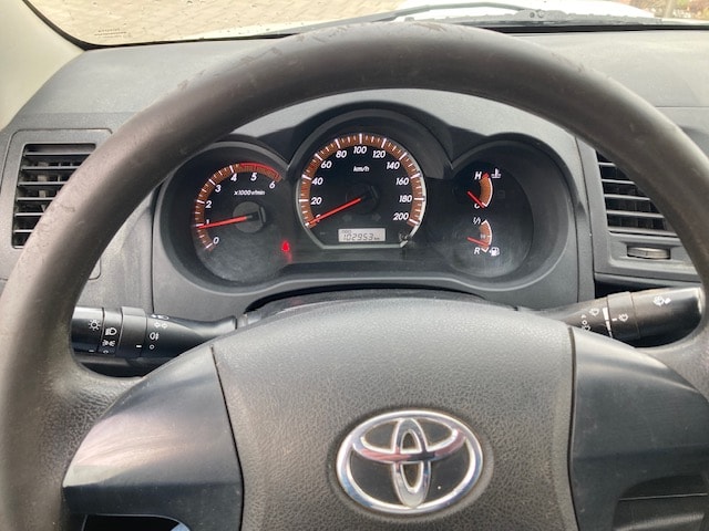 TOYOTA Hilux 2.5D 4WD Double Cab Luna-image-14