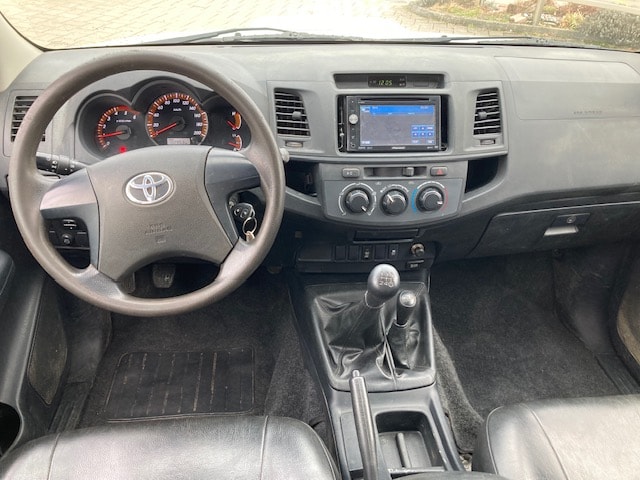 TOYOTA Hilux 2.5D 4WD Double Cab Luna-image-8