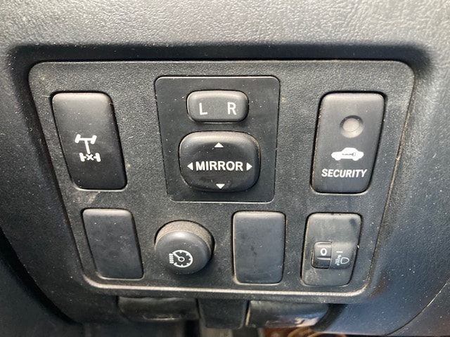 TOYOTA Hilux 2.5D 4WD Double Cab Luna-image-12