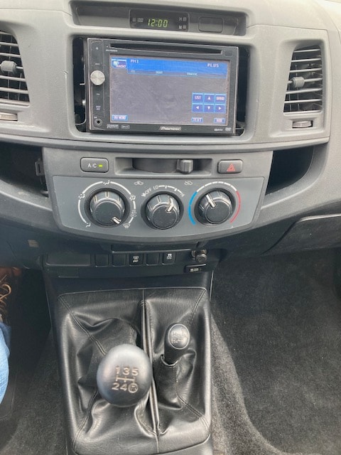 TOYOTA Hilux 2.5D 4WD Double Cab Luna-image-10