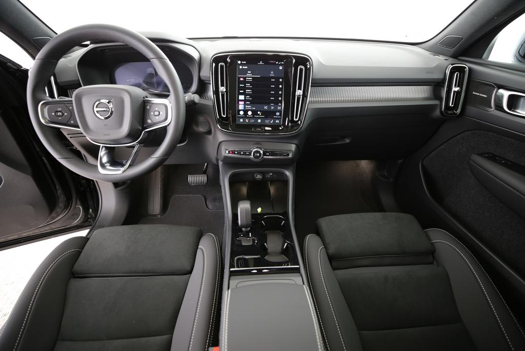 VOLVO EC40 Twin Performance Black Edition AWD-image-5